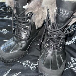 Never worn UGG Adirondack leather boots gray and black